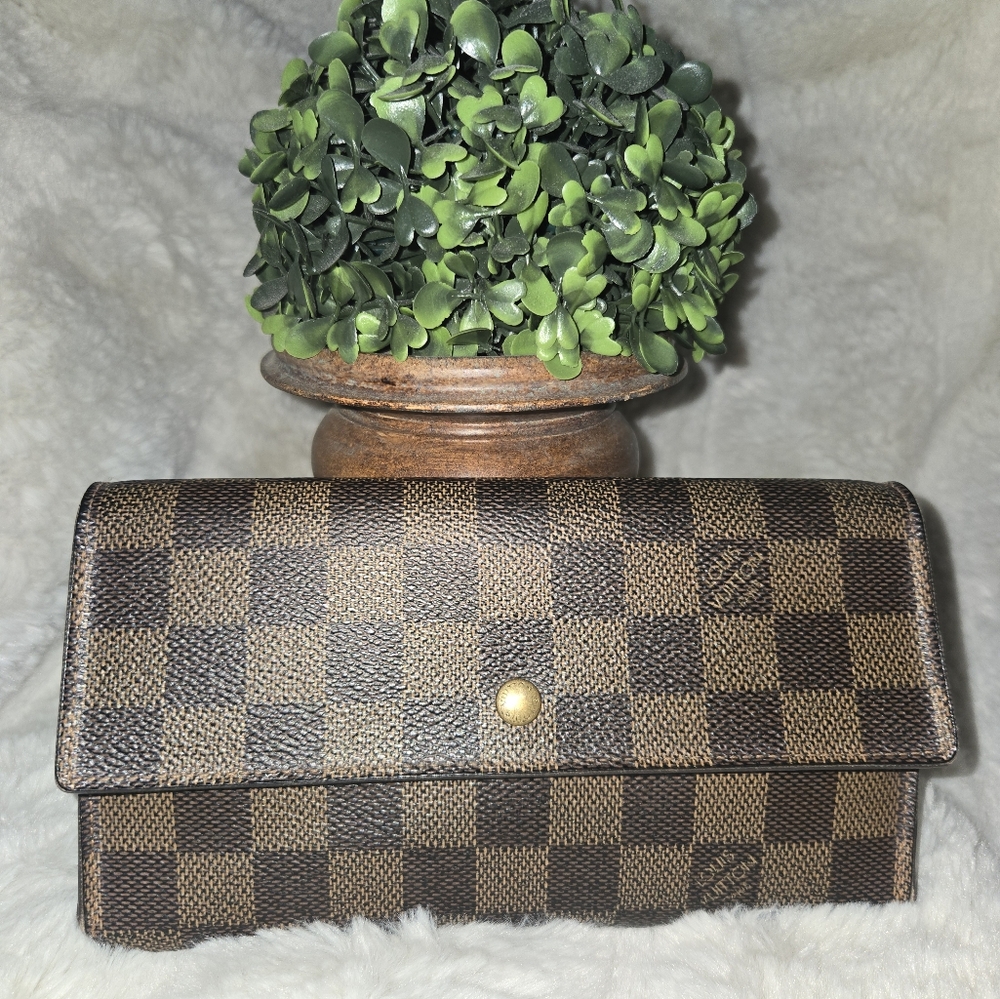 🤎 Louis Vuitton Damier Ebene Sarah Wallet 🤎 - Picture 2 of 14